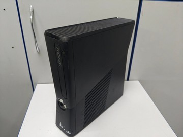Б/у Игровая приставка Microsoft xbox360 slim 250gb 01-200998837
