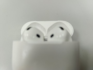 Б/в Навушники Apple airpods 4 with active noise cancellation 01-201052967