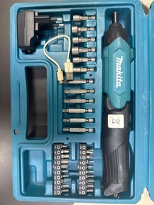 Б/в Шурупокрут Makita df001dw + набір 01-201086718