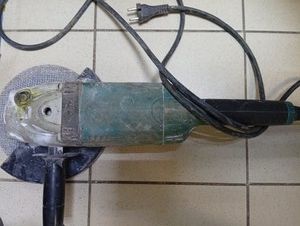 Б/у Угловая шлифмашина Makita ga9020 01-201133704