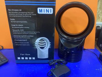 16-000225408: Mini fan