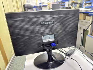 01-200770012: Samsung s22a300