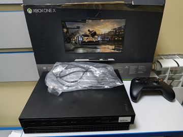 01-200780437: Microsoft xbox one x 1tb