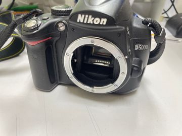 01-200774194: Nikon d5000 body