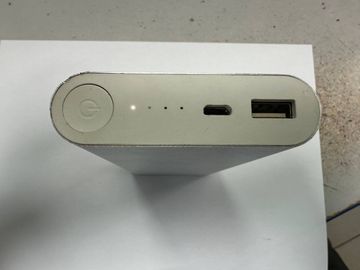 Б/в Зарядний пристрій Без Виробника 20800 mah 01-200825793