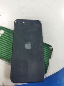 Б/в Мобільний телефон Apple iphone se 2020 256gb 01-200846120