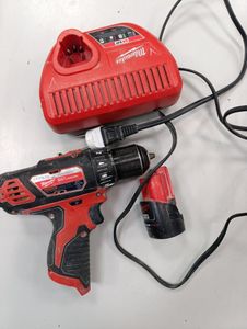 Б/в Шурупокрут Milwaukee m12 2407-20 1акб 2ah зп 01-200861385