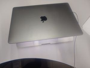 Б/в Ноутбук Apple macbook pro a2251 13,3"/ core i5 2,0ghz/ram16gb/ssd500gb/intel iris graphics 01-200903093
