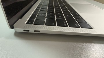 Б/в Ноутбук Apple macbook air a1932 13,3`` core i5 1,6ghz/ram8gb/ssd256gb/intel uhd graphics 617 01-200945503