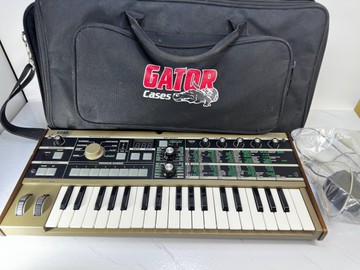 Б/в Синтезатор Korg microkorg 01-201127859