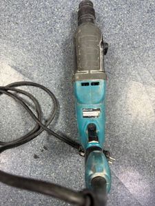 01-200556392: Makita hr2470ft
