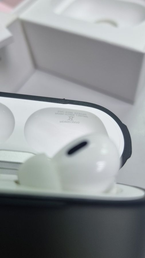 airpods pro 2nd generation with magsafe charging case usb-c