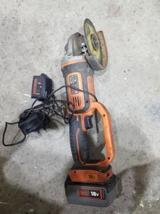 01-200606883: Black&Decker bcg720m1