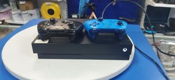 01-200612982: Microsoft xbox one x 1tb