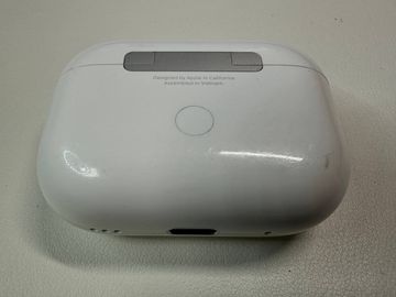 01-200772985: Apple airpods pro 2nd generation with magsafe charging case usb-c