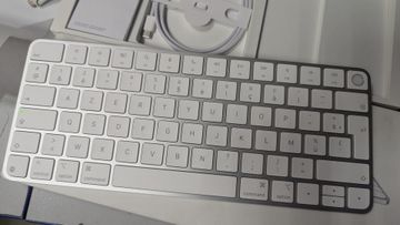 01-200773964: Apple magic keyboard with touch id for mac models with apple silicon usb-c