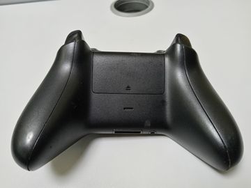 01-200780437: Microsoft xbox one x 1tb