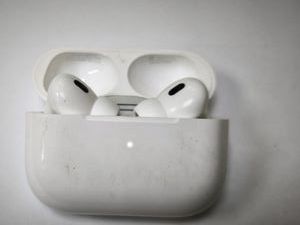 01-200795684: Apple airpods pro 2nd generation with magsafe charging case usb-c