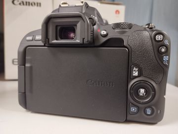 01-200792446: Canon eos 200d + ef-s 18-55mm f/3,5-5,6 dc iii