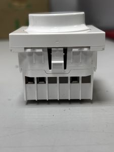 Б/у Поворотный светорегулятор Schneider Electric nu351418 01-200850996