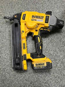 Б/в Степлер акумуляторний Dewalt dcn890 1акб 2ah зп 01-200854966