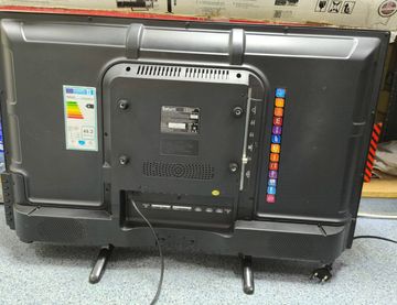 Б/в Телевізор Saturn led32hd900ust2 01-200870694