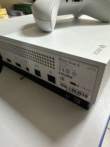 Б/у Игровая приставка Microsoft xbox one s 1tb 01-200895966