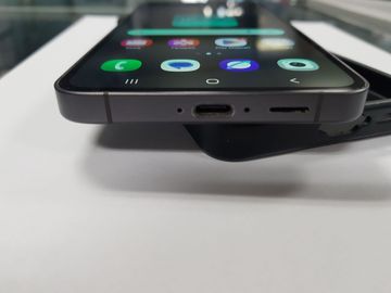 Б/в Мобільний телефон Samsung galaxy s24 fe 8/256gb 01-200908159