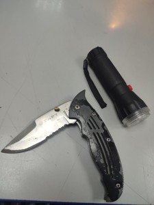 Б/в Ніж складаний Гарт ніж + ліхтарик 01-200927239