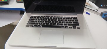 Б/в Ноутбук Apple macbook pro a1398 екр 15,4"/ core i7 2,5ghz/ram 16gb/ssd 256gb/amd radeon r9 m370x 2gb 01-201052409
