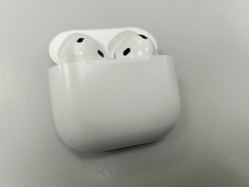 Б/в Навушники Apple airpods 4 with active noise cancellation 01-201052967