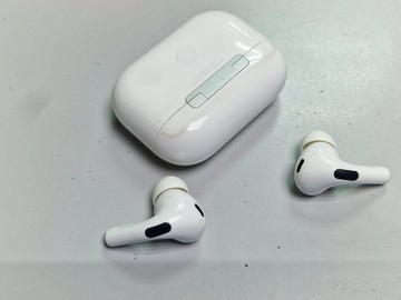 Б/в Навушники Apple airpods pro 2nd generation with magsafe charging case usb-c 01-201086468
