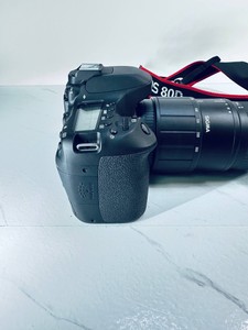 Б/в Фотоапарат Canon eos 80d + sigma 70-300mm 1:4:5.6dl 01-201098194