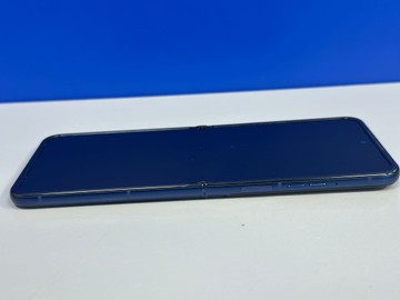 Б/в Мобільний телефон Motorola razr 60 8/256gb 01-201123679
