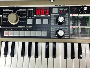 Б/в Синтезатор Korg microkorg 01-201127859