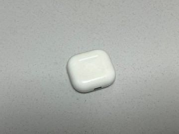 Б/в Навушники Apple airpods 4 with active noise cancellation 01-201131181