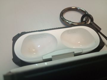 01-200770585: Apple airpods pro 2nd generation with magsafe charging case usb-c