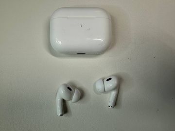 01-200772985: Apple airpods pro 2nd generation with magsafe charging case usb-c