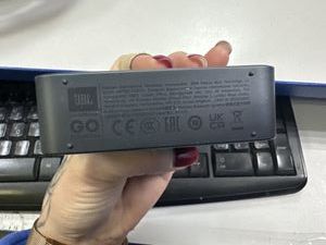 01-200779040: Jbl go essential