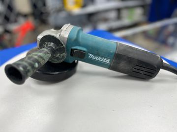 Б/у Угловая шлифмашина Makita 9558hn 01-200784802