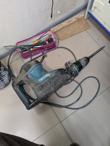 Б/у Отбойный молоток Makita hm1203c 01-200890525