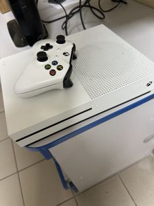 Б/у Игровая приставка Microsoft xbox one s 1tb 01-200895966