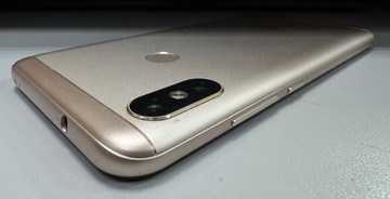 Б/в Мобільний телефон Xiaomi mi a2 lite 2/32gb 01-200940719