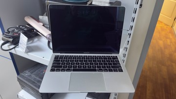 Б/в Ноутбук Apple macbook air a1932 13,3`` core i5 1,6ghz/ram8gb/ssd256gb/intel uhd graphics 617 01-200945503