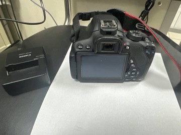 Б/в Фотоапарат Canon eos 700d + ef-s 18-55mm 1:3.5-5.6 is stm 01-200998845