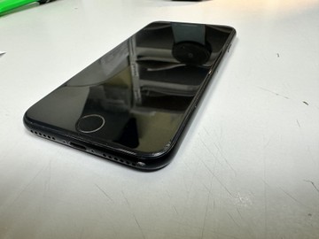Б/в Мобільний телефон Apple iphone se 2020 64gb 01-200999570