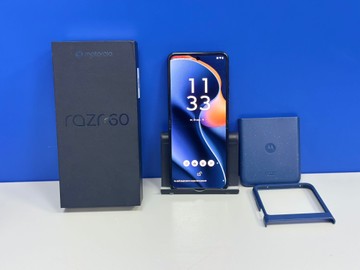 Б/в Мобільний телефон Motorola razr 60 8/256gb 01-201123679
