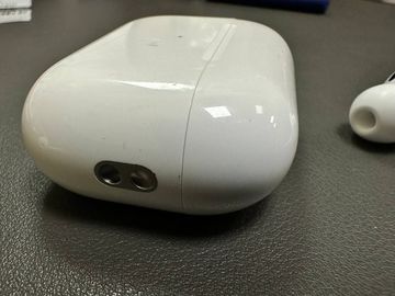 01-200772985: Apple airpods pro 2nd generation with magsafe charging case usb-c