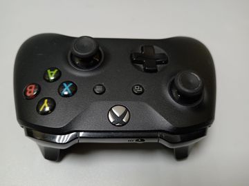 01-200780437: Microsoft xbox one x 1tb