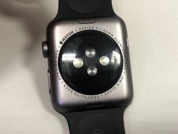 Б/в Смарт-годинник Apple watch series 3 gps 42mm aluminium case 01-200902360